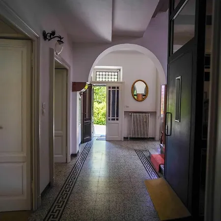 Evelina Villa