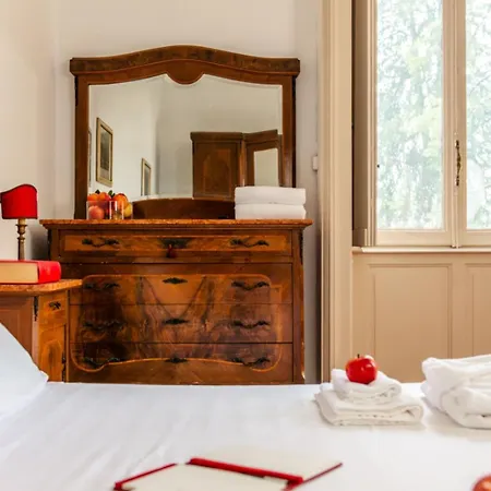 Evelina فيلة Travedona