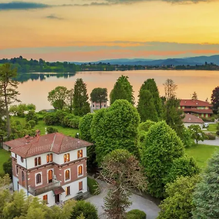 فيلة Evelina Travedona